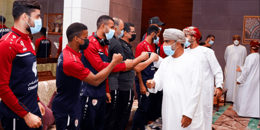 الأحمر يعود إلى الوطن